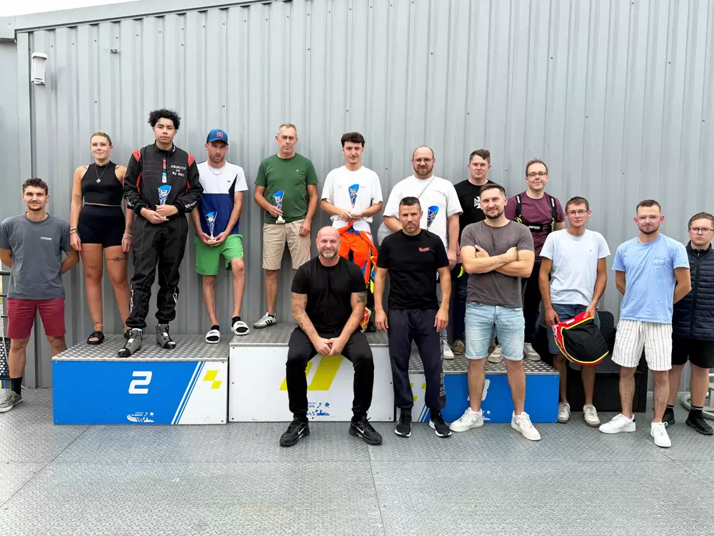 tous les pilotes au podium de la course du 9 août 202
