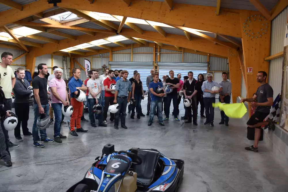 briefing karting explication freinage trajectoire et présentation du circuit