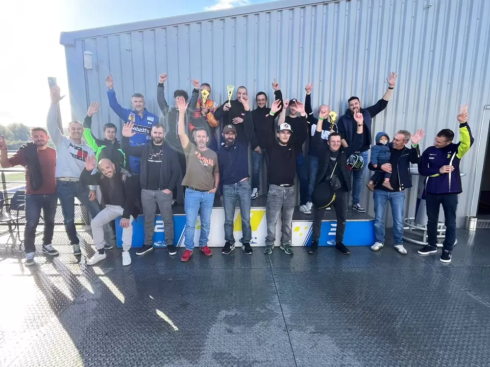 tous les pilotes au podium lors de l'endurance 2 temps du 17 octobre 2026