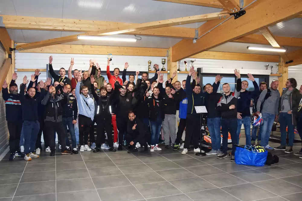 tous les pilotes du Grand Prix de l'Auto 2025 heureux les pilotes sont heureux lors du podium du Grand Prix de l'Auto 2025