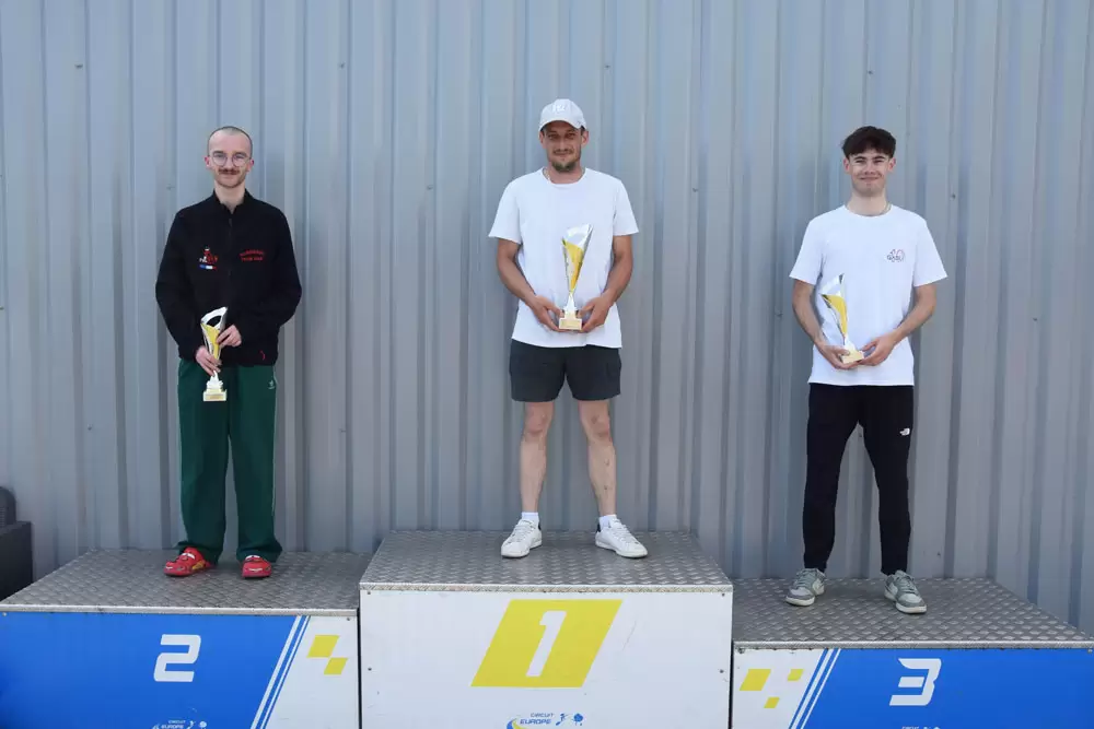 les vainqueurs de la course de la fête du travail 202 le podium de la course du 1er mai 2025