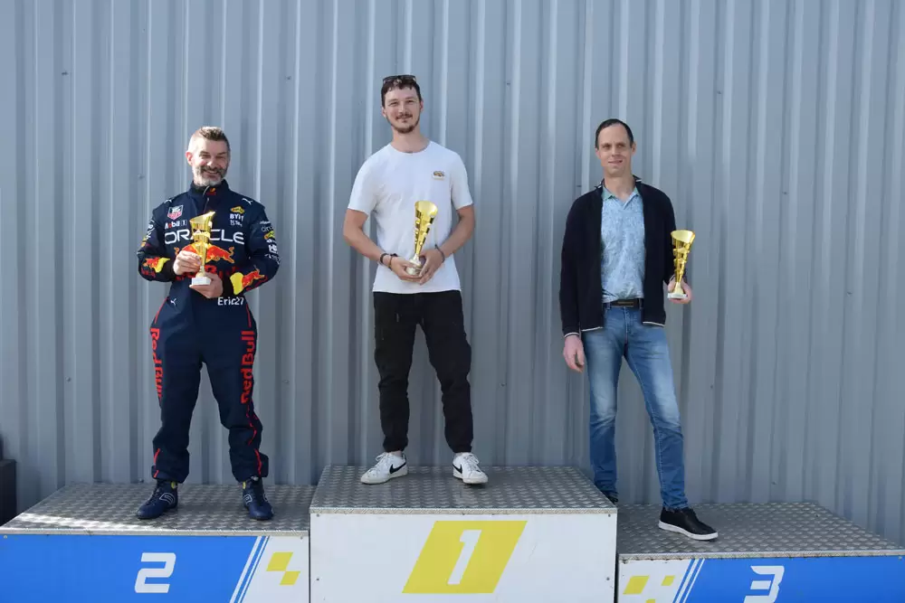 les vainqueurs de l'Overpass du 2 mai 2025 le podium de la course du 2 mai 2025