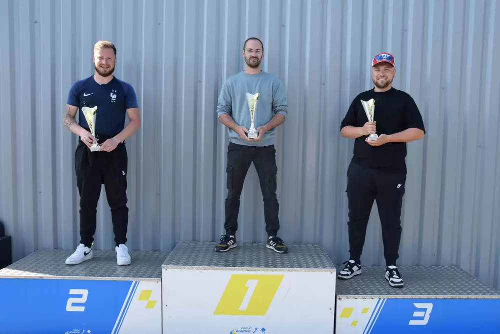 les vainqueurs de l'Overpass du 9 mai 2025 le podium de la course du 9 mai 2025