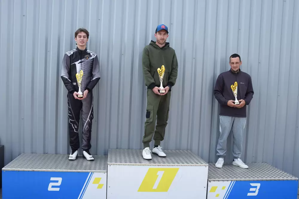 les vainqueurs de la course de la Victoire 1945 2025 le podium de la course du 8 mai 2025